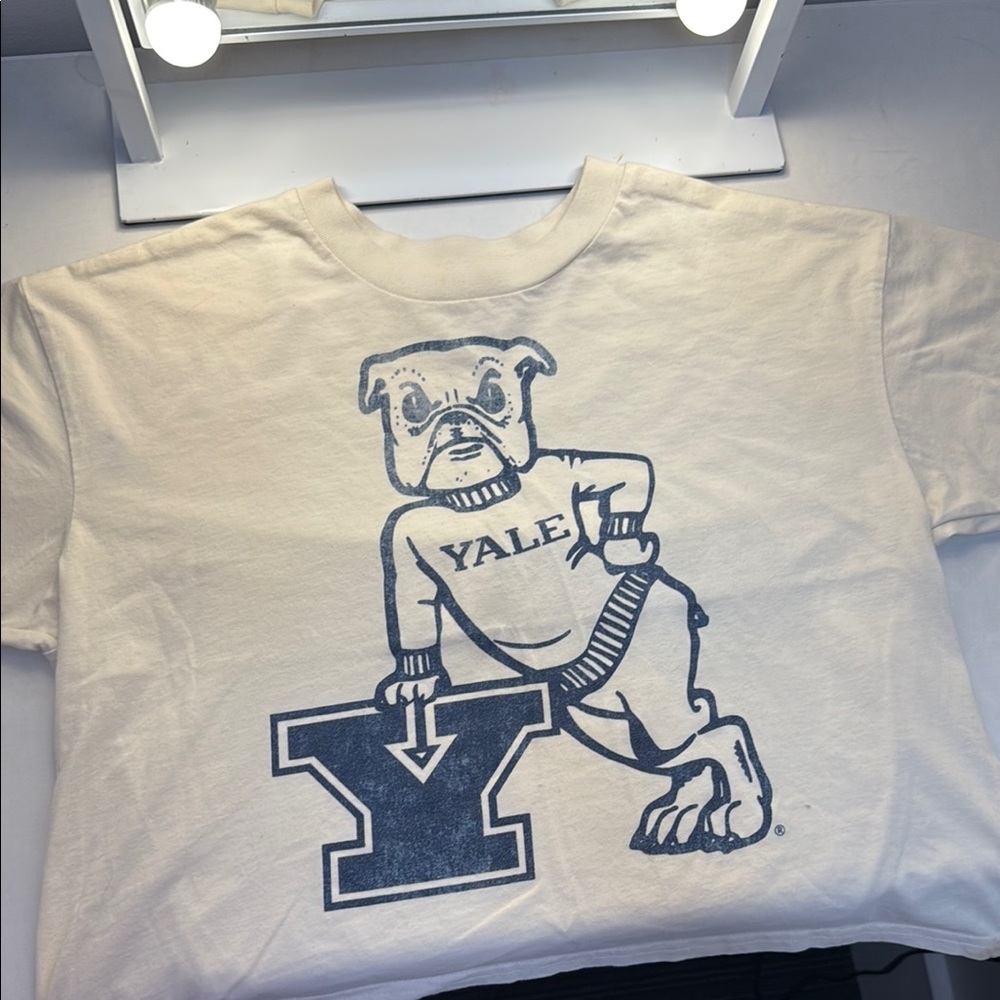 Adults cropped Yale Bulldog Graphic Tee